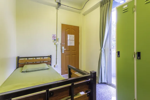 Mixed Dorm, OYO 928 Leaf Hostel 1/2