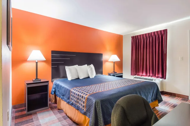 غرفة بسرير كينج، Americas Best Value Inn & Suites Mableton Atlanta 1/3