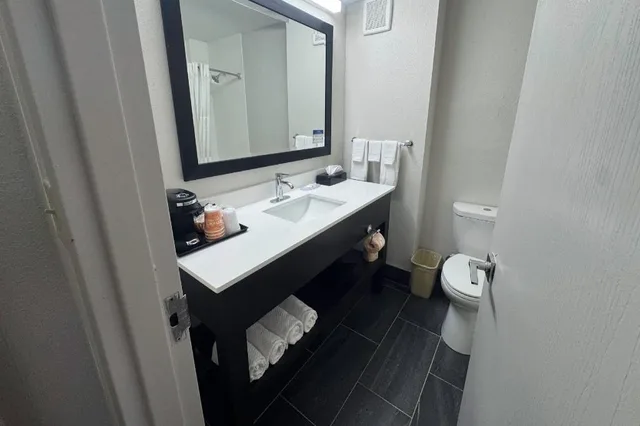 غرفة داخلية رباعية بسريرين كوين، Quality Inn Chattanooga Hamilton Place 6/7