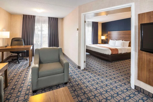Upgrade, Suite, King Bed، Quality Suites Whitby 7/10