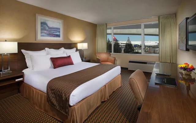Coast, King Bed، Coast Gateway Hotel SeaTac 1/2