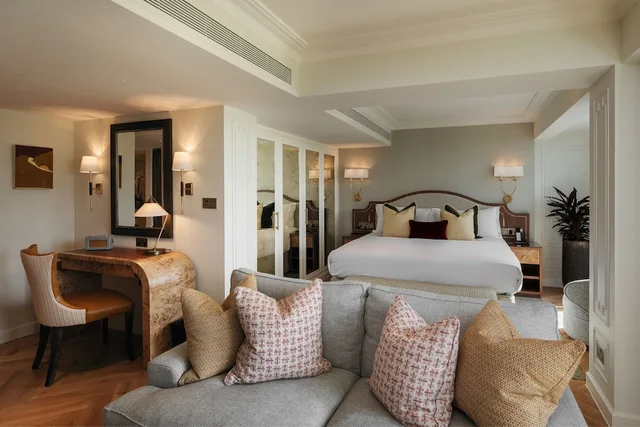 Green, Park, Suite, King Bed, Park View، The Athenaeum Hotel & Residences 1/3