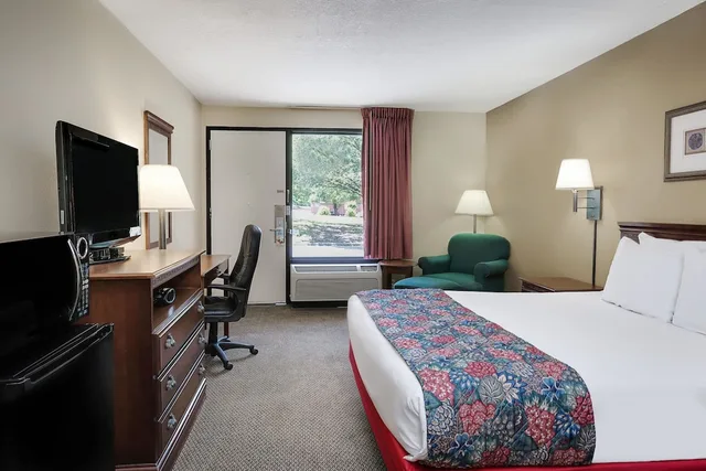 Room, Queen Bed, Days Inn by Wyndham Hoover Birmingham 9/10