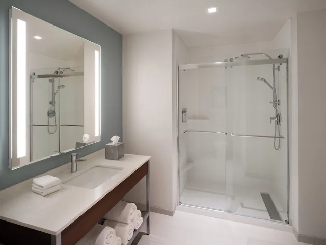 غرفة بريميوم بسرير كينج لذوي الإعاقة، EVEN Hotel Bozeman Yellowstone Intl Arpt, an IHG Hotel 6/6