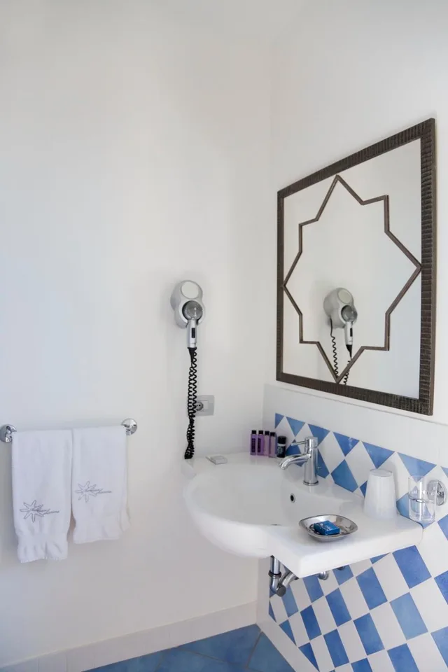 جناح جونيور، Hotel Cutimare 3/3