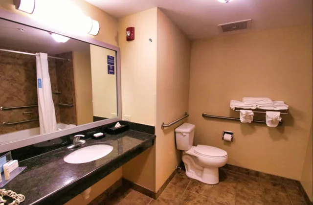 غرفة بسريرين كوين لذوي الإعاقة، Hampton Inn & Suites Jacksonville - Beach Boulevard/Mayo Clinic Area 4/10