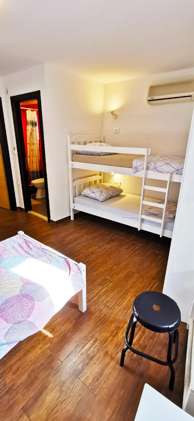 شقة، Croparadise Hostel 1/1