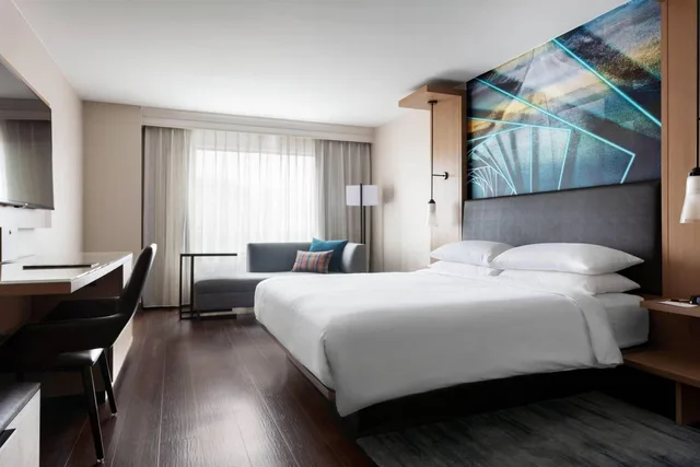 غرفة بسرير كينج بحوض استحمام لذوي الإعاقة، Des Moines Marriott Downtown 2/8