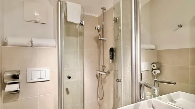 غرفة قياسية بسرير مزدوج بإطلالة على المدينة، Hotel Krone 1512 8/8