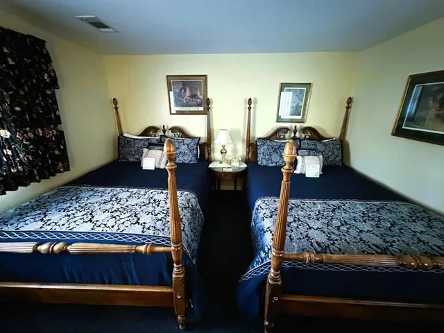 غرفة عائلية بسرير كينج، Montague Inn 1/2