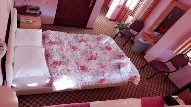 Superior, Quadruple, Multiple Beds, Garden View، Karyatit 3/5