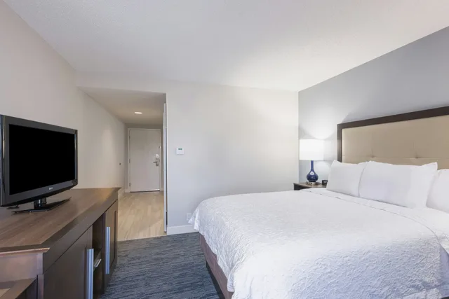 غرفة بسرير كوين، Hampton Inn Mount Airy 1/3