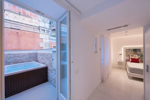 جناح جونيور بسرير كينج، Hotel Amalfi 2/2