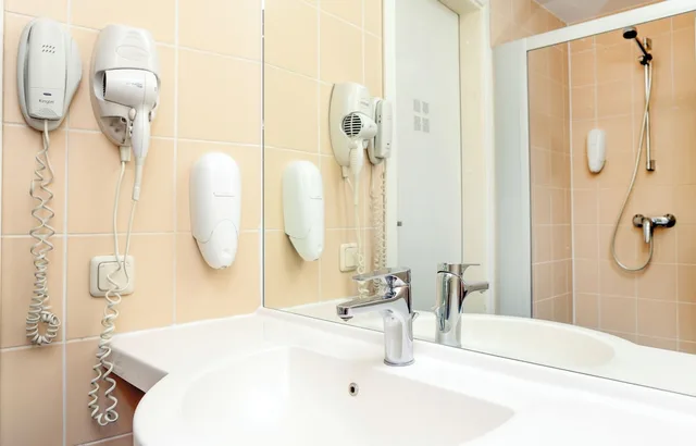 غرفة قياسية مفردة بسرير مزدوج، Art City Inn 4/4