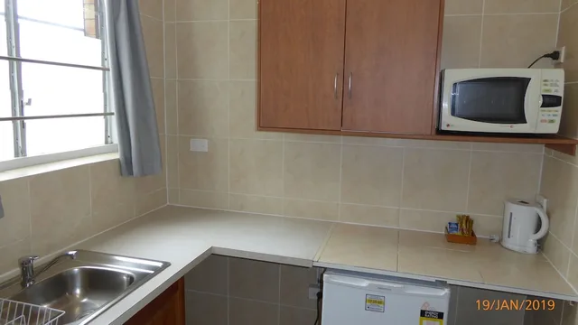 جناح بسرير كوين وسريرين منفصلين، TOWER COURT MOTEL 3/3