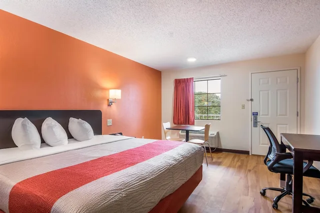غرفة قياسية بسرير كينج للمدخنين، Motel6 Winnie Tx 2/10