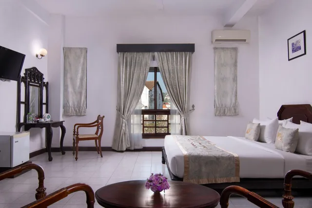 غرفة سوبيريور بشرفة، Queens Hotel 1/1