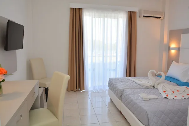 غرفة قياسية بسريرين منفصلين، Costa Angela Seaside Resort 7/10
