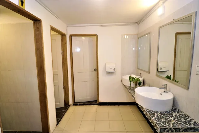 غرفة بسريرين منفصلين بحمام مشترك، Grand Elevation Hotel 9/10
