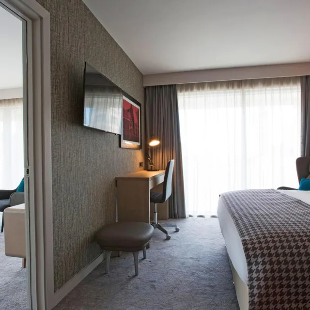 جناح بسرير كينج بإطلالة على القناة بغرفة نوم واحدة، Holiday Inn Manchester - City Centre 2/5
