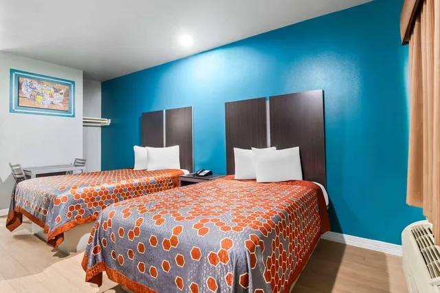 غرفة رباعية، Econo Lodge Inn & Suites Channelview - Houston East 1/3