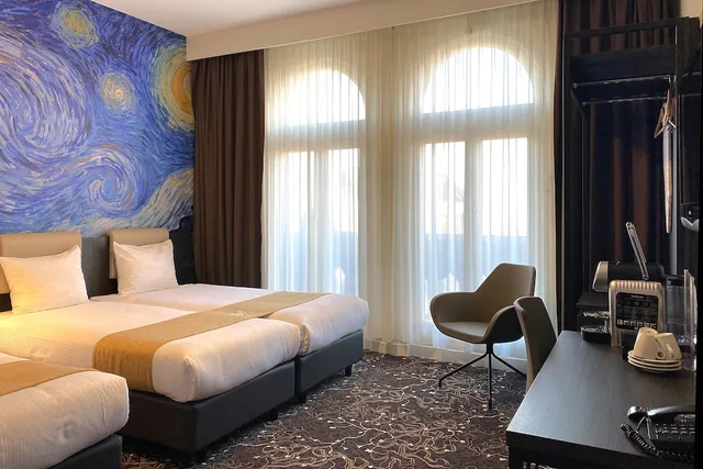 غرفة ثلاثية بثلاثة أسرّة، Hotel Van Gogh 2/5