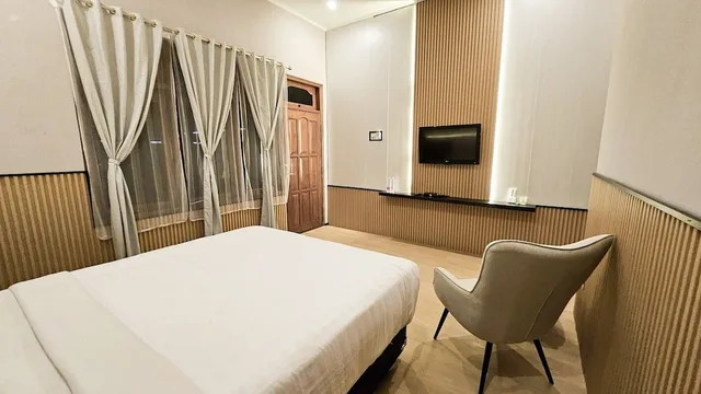 غرفة تنفيذية بسرير مزدوج، Berlian Abadi Hotel 2/3