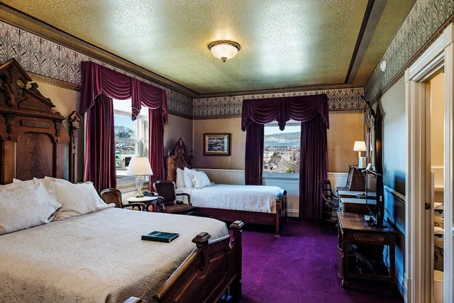غرفة كلاسيكية بسرير كوين وسرير فردي، HISTORIC STRATER HOTEL 1/10