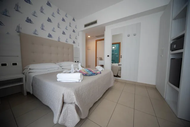 جناح جونيور عائلي، HOTEL ABC 8/10