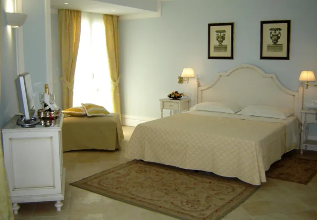 جناح جونيور، Hotel Villa Daphne 2/3