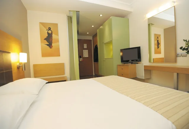 غرفة متصلة قياسية بأربعة أسرّة، Capsis Hotel Thessaloniki 4/10
