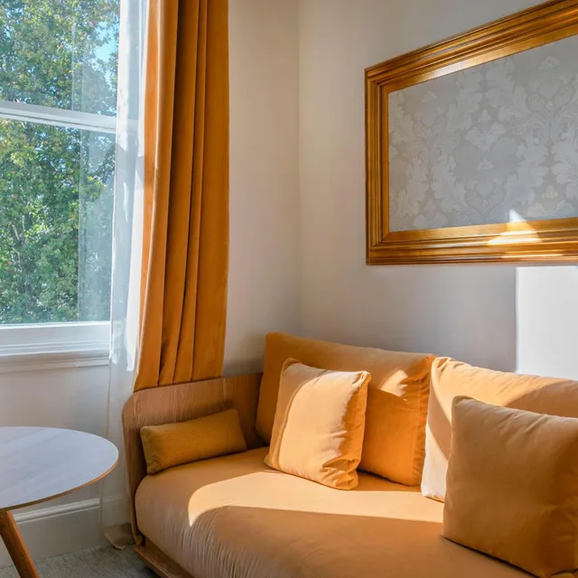 Junior Suite, Sofa, Melia London Kensington Member of Melia Collection 4/10
