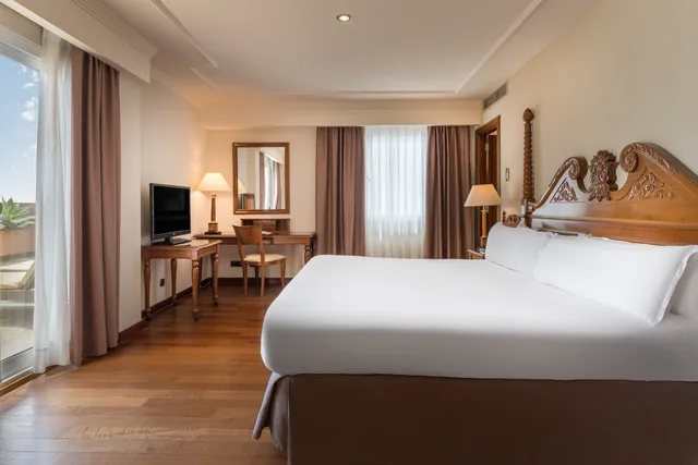 جناح بسرير مزدوج بإطلالة على البحر، Elba Estepona Gran Hotel and Thalasso Spa 2/4