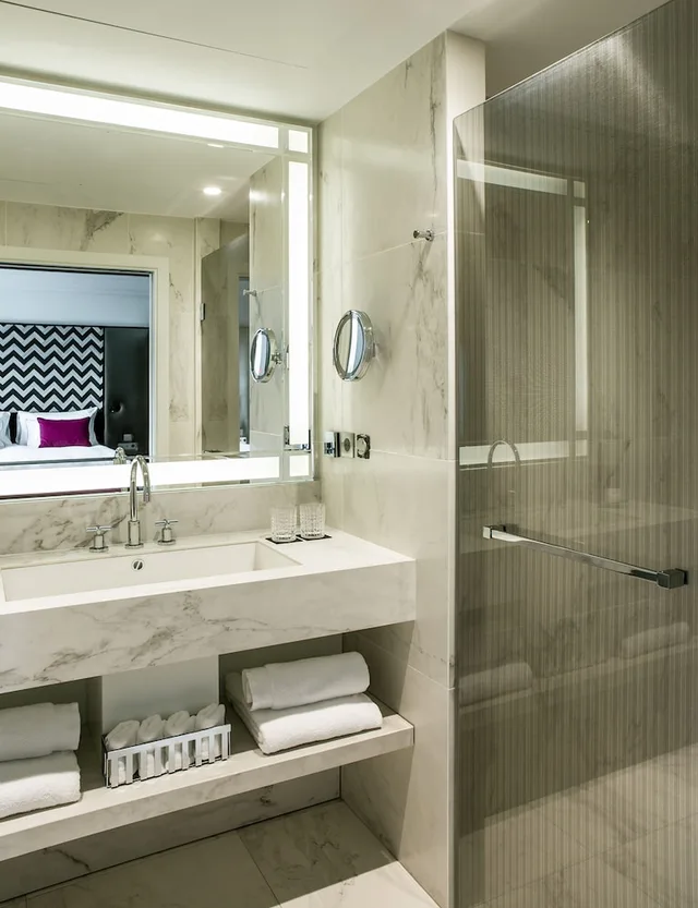 غرفة ديلوكس بسرير كوين، Fauchon L'Hotel Paris 8/10
