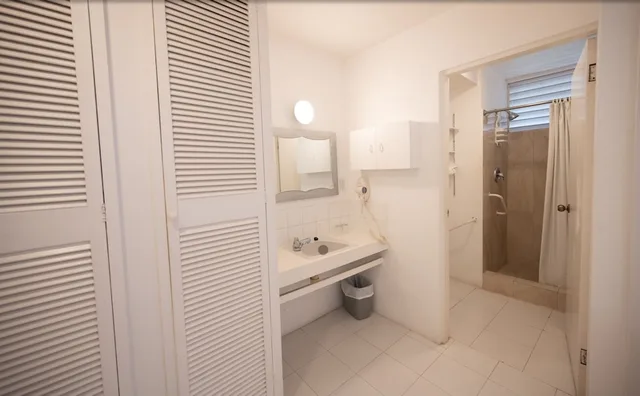 استوديو بسريرين منفصلين بإطلالة على المسبح بشرفة مع سرير سحّاب إضافي، Monteray Apartment Hotel 3/3