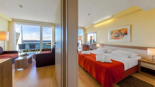 Suite, Twin Beds, Sea Side, 2 Sofa، Hotel Aurora 1/1