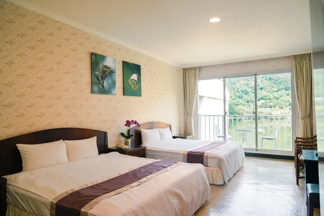 غرفة عائلية بإطلالة على البحيرة، Lakeside Resort Hotel 1/1