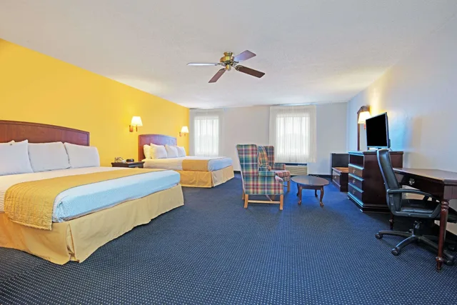 Interior, Deluxe, 2 Queen Beds, Days Inn By Wyndham Troy 3/10