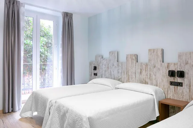 Room, Triple, Hostal Anton Martin 1/10