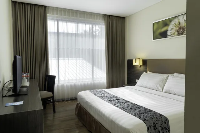 Deluxe, Twin Beds, Estrella Hotel & Conference (ex Aston Luwuk) 1/1