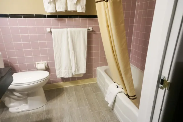 Exterior, Deluxe, Twin Beds, 2 Double Beds, Pool Side، Cocoa Country Inn At Hershey 3/4