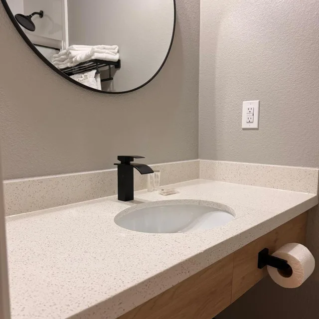 جناح عائلي بغرفة نوم واحدة، Super 8 By Wyndham Brenham TX 10/10