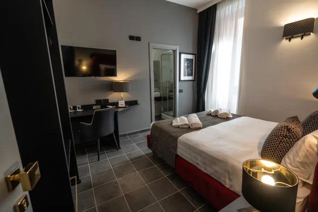 Deluxe, Queen Bed, Relais Manzoni 3/4