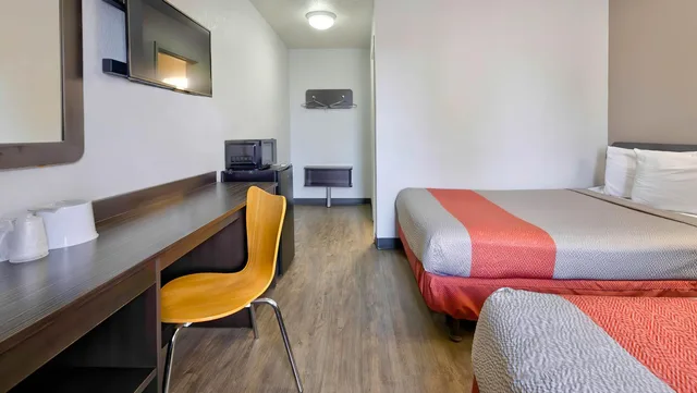 غرفة بسرير كوين لذوي الإعاقة، Motel6 Gallup, NM 4/10