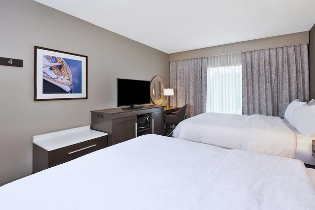 غرفة قياسية بسريرين كوين، Hampton Inn & Suites Wells-Ogunquit 5/10