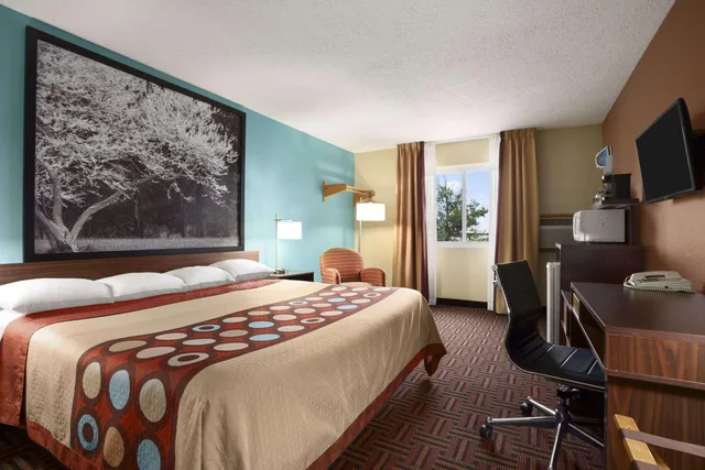 Room, King Bed, Super 8 By Wyndham Marion 1/1