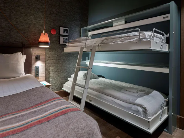 Room, Single, King Bed, No Window، Downtown Camper By Scandic 3/4
