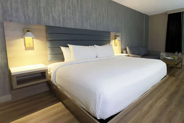 غرفة بسرير كينج، Radisson Hotel Montreal Airport 4/10
