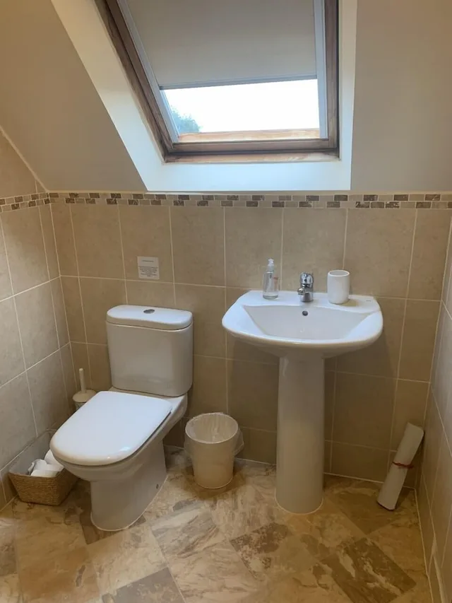 كوخ فاخر بسرير كينج وسرير فردي، Robeanne House - Guest house 4/6