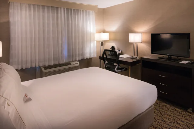 غرفة قياسية بسرير كينج لذوي الإعاقة، Holiday Inn Express Hotel Suites Pasadena Colorado Boulevard 5/6
